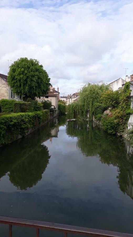 La Maison Rose: Lieu Atypique Hotel Nemours Luaran gambar